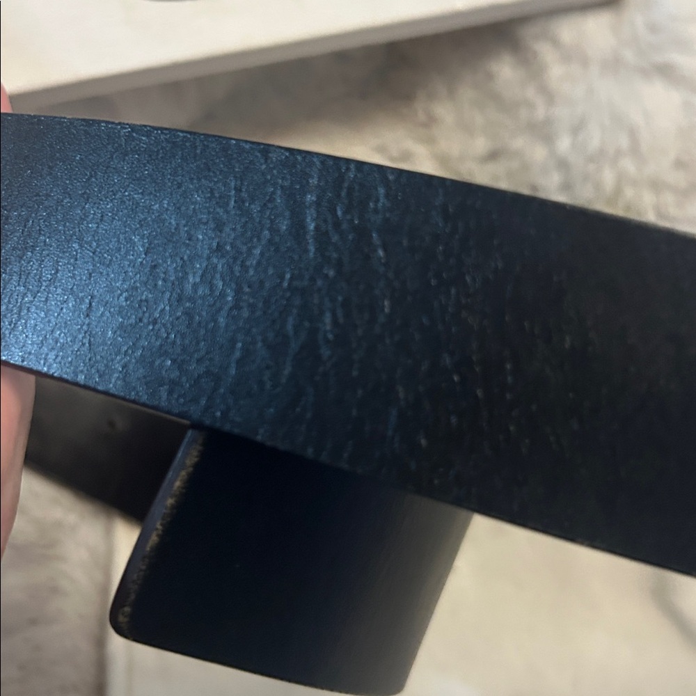 Gucci Tom Ford black leather belt with large gold tone G buckle. 24-27 - Picture 6 of 11